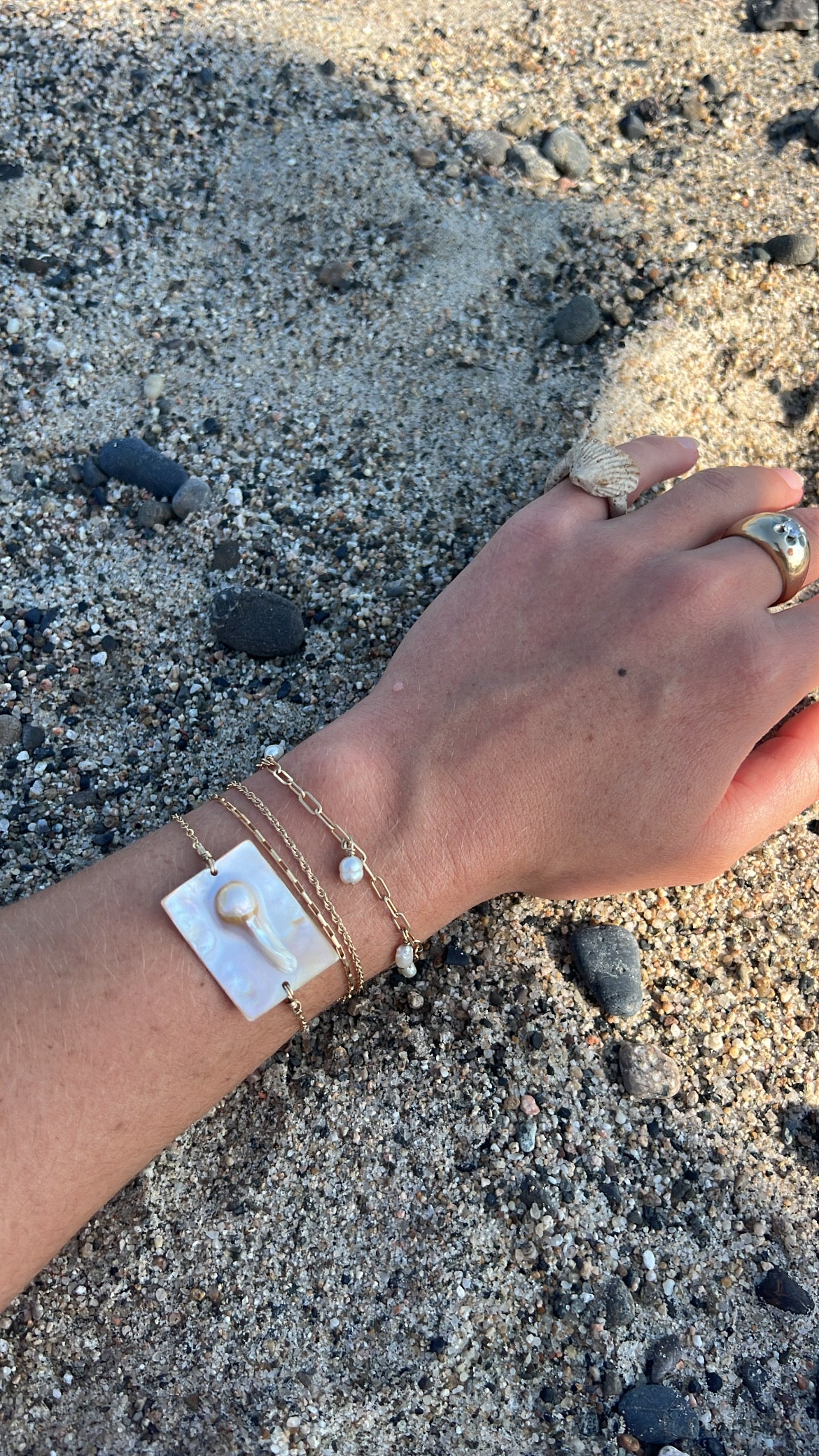 MOTHER OF PEARL BRACELET